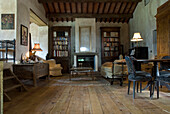 Rustic-style living room with fireplace and bookshelves