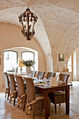 Elegant table decoration in a rustic dining room