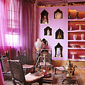 Sitting area with hookah and oriental decorative elements