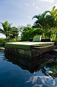 Daybed next to pond (Hotel Four Seasons Resort Mauritius at Anahita)