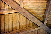 Ausschnitt eines Dachstuhls aus Holz