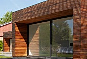 Point 7, Winchester, United Kingdom. Architect: Dan Brill Architects, 2014. Contemporary house with horizontal wood-clad exterior and glass wall