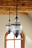Pendant lamps suspended between wooden roof beams