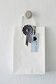 Concrete ornaments - wall hook with concrete flower-shaped knob and pendant with concrete heart