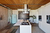 Modern island counter with hob in rustic kitchen