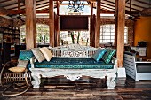 Indonesisches Tagesbett in einem exotischen Ferienhaus