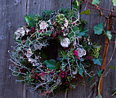Door wreath of rose petals, hedera ivy and berry jewelery