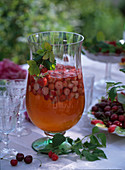 Strawberry Woble (fragaria), prunus (cherry)