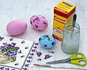 Easter eggs with napkin technique