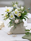 Small christmas bouquet in linen bag