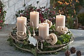 Natural Advent wreath with beige candles