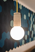 DIY-Lampe mit Fassung aus Beton