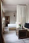 Elegant bedroom in shades of champagne