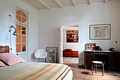 Schlafzimmer im Vintage-Stil im mediterranen Landhaus
