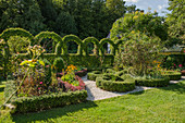 Knot garden and artfully cut hedge