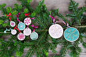 Christmas-tree decorations: embroidered snowflakes in embroidery frames