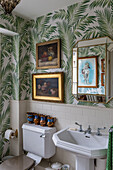 Wallpaper with palm-leaf pattern in classic bathroom