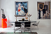 70er Jahre Esstisch mit Klassikerstühlen unter Malerei