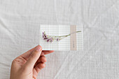DIY place cards with masking tape and dried flowers