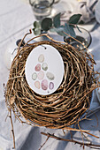 Nest with egg motif as table decoration