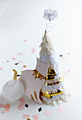 DIY party hat with paper cat