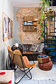 Small living room in ethnic style with an exposed brick wall