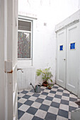 Eingangsbereich einer kleinen Wohnung in Buenos Aires, Argentinien