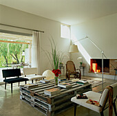 Living room with modern fireplace and sliding windows big enough to integrate the interior to the exterior