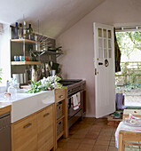 Schräge Decke in der Küche eines Hauses in Oxfordshire aus dem 17. Jh.