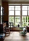 Werkstattatelier mit großen Fenstern und Töpferscheibe in Masterton, Neuseeland