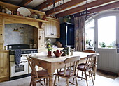 Küchentisch und -stühle aus Holz Hexham Northumberland England UK