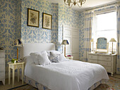 Elegant pastel coloured bedroom