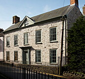 Stadthaus aus Stein in Laughame, Wales, UK