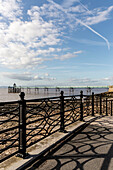 Strandpromenade und Pier in Clevedon Somerset, UK