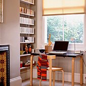 Heimbüro mit Schreibtisch und Stuhl aus Sperrholz von Alvar Aalto