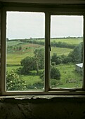Blick aus dem Fenster auf die Landschaft von Devon