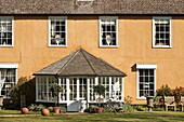 Eingangstor eines freistehenden Landhauses, Bury St Edmunds, Sussex, England, UK