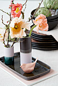 Tray with poppy blossoms and decorative bird as table decoration