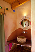 Simple bathroom with washbasin in a Hobbit house