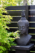 Buddha-Statue als Gartendekoration