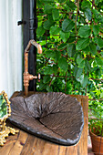 Rainwater fountain with decorative leaf-shaped catch basin