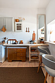 Kitchen in natural colours and wood, retro accessories