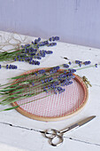 Crafting with natural materials: embroidery frame with lavender