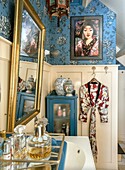 Bathroom with Asian decorative elements and kimono on hooks