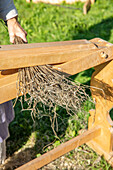 Traditional linen production by breaking the fibres