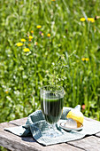 Burdock and bedstraw drink activates the lymphatic system and has a cleansing effect