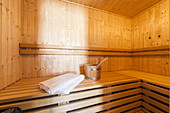 Sauna in einem Haus in Heiligenhafen, Schleswig-Holstein, Ostsee, Norddeutschland, Deutschland, Property Release vorhanden