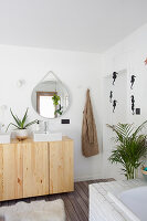 Fenster mit Jalousien im Bad in … – Bild kaufen – 12323395 ❘ living4media
