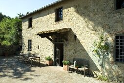 A Tuscan stone house from the 17 century