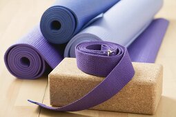 Equipment for meditation: yoga mat, belt, yoga block